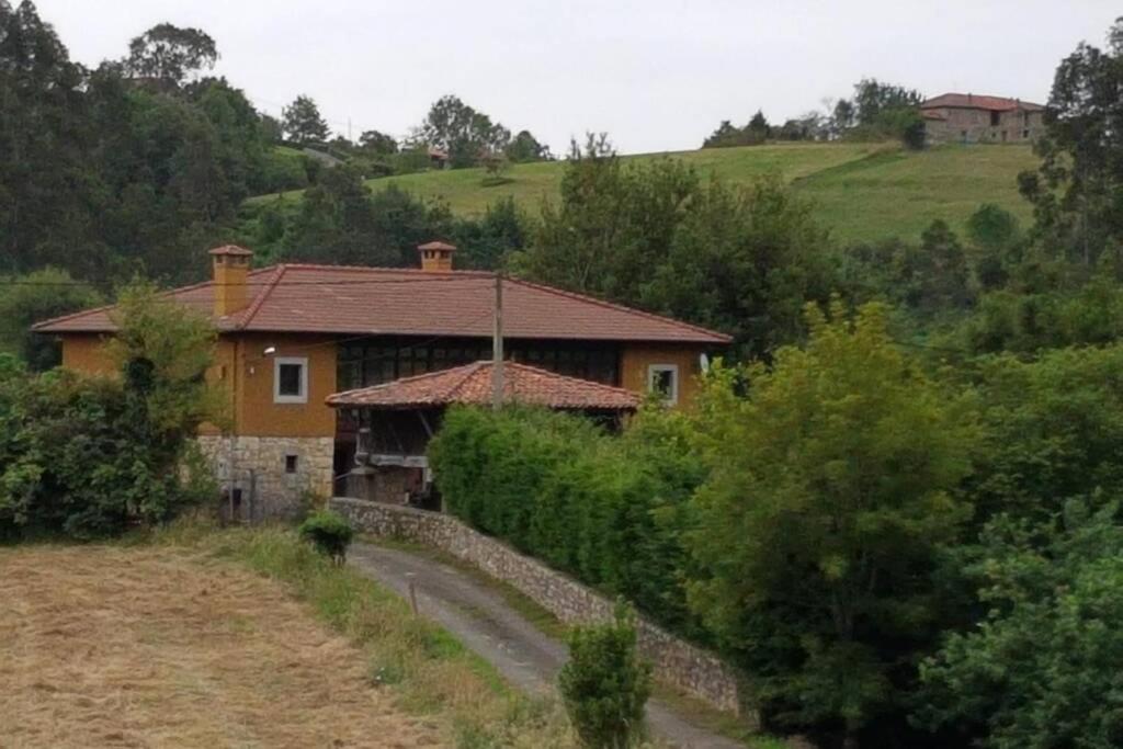 Preciosa Casona Con Horreo Ribadesella