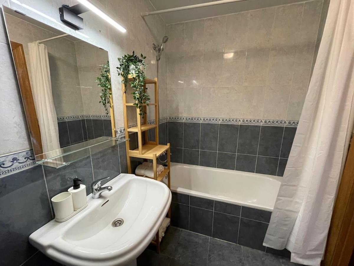 Apartamento Y Piso Frente Al Mar Con Vistas En