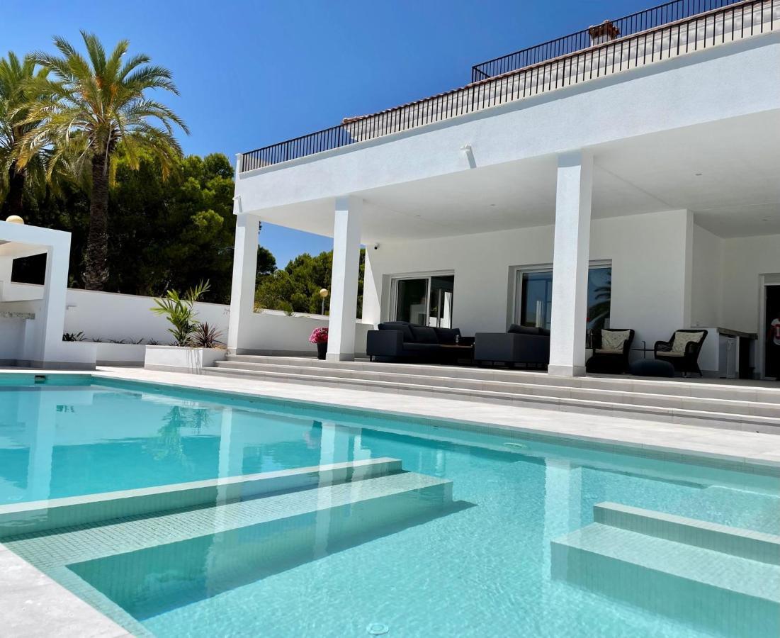 Luxury Seaside With Private Pool In Cabo Roig Villa