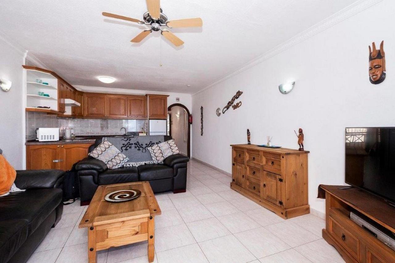 Victoria Court - 1 Bed Pool & Sea View *