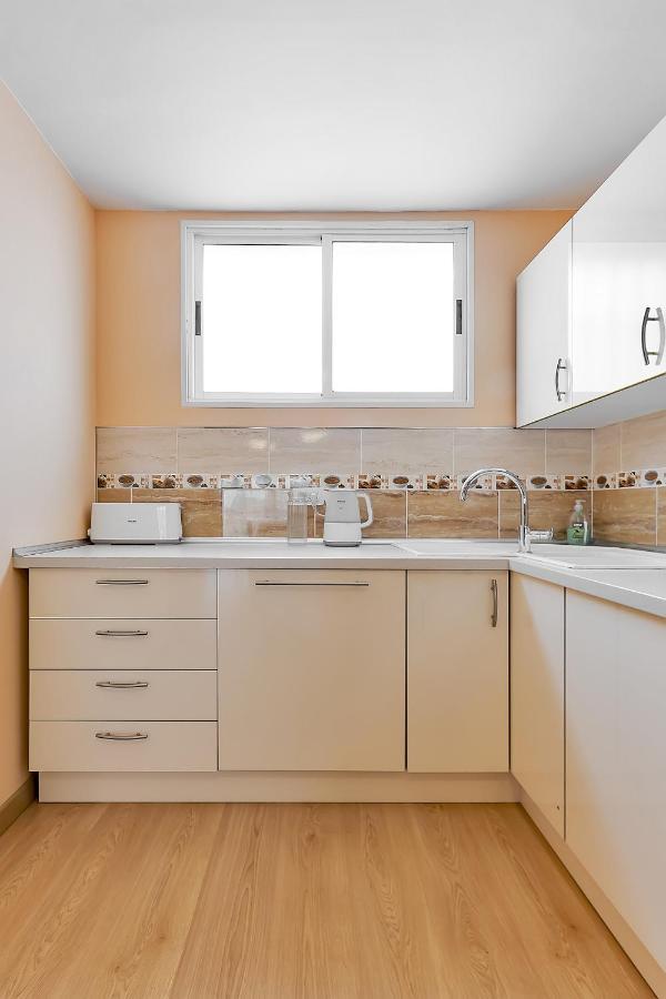 Apartment Yellow 3 Bedroom Large For 10 Guests *