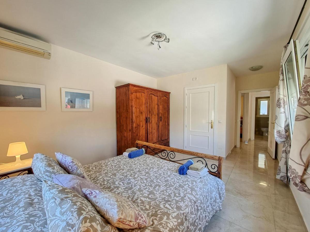 Beachfront Costa Villa *