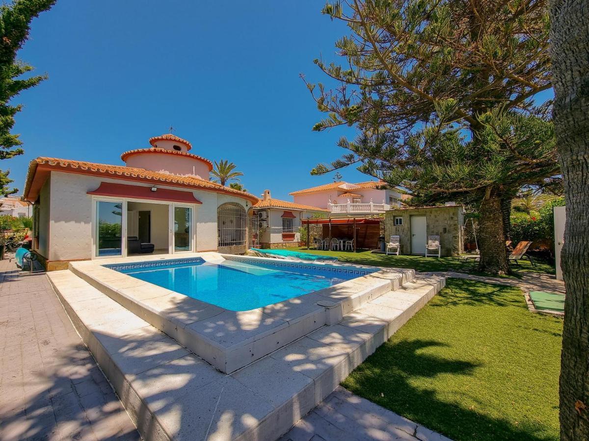 Beachfront Costa Villa *