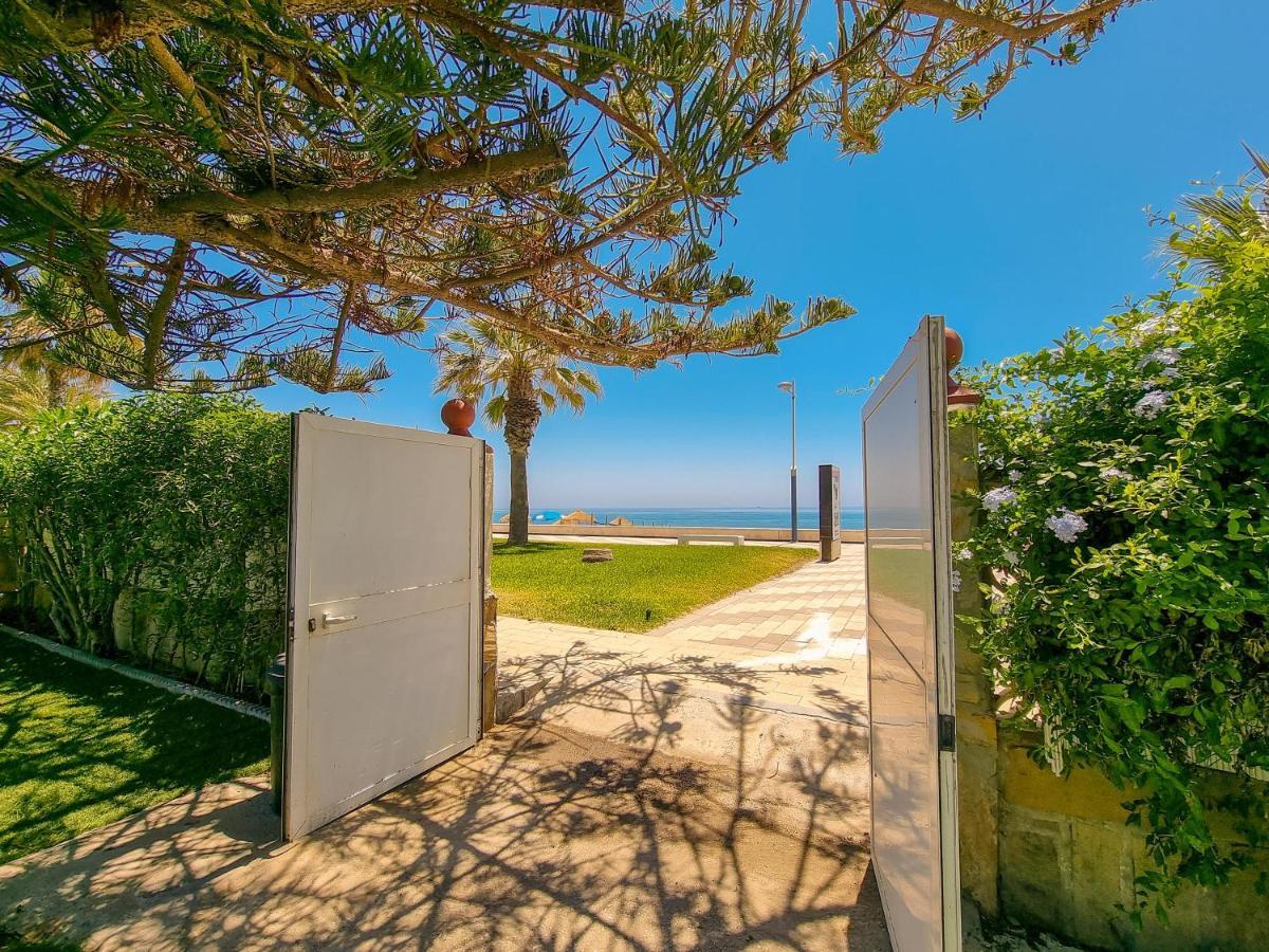 Beachfront Costa Villa