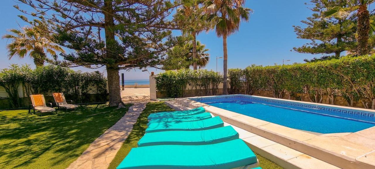 Villa Beachfront Costa