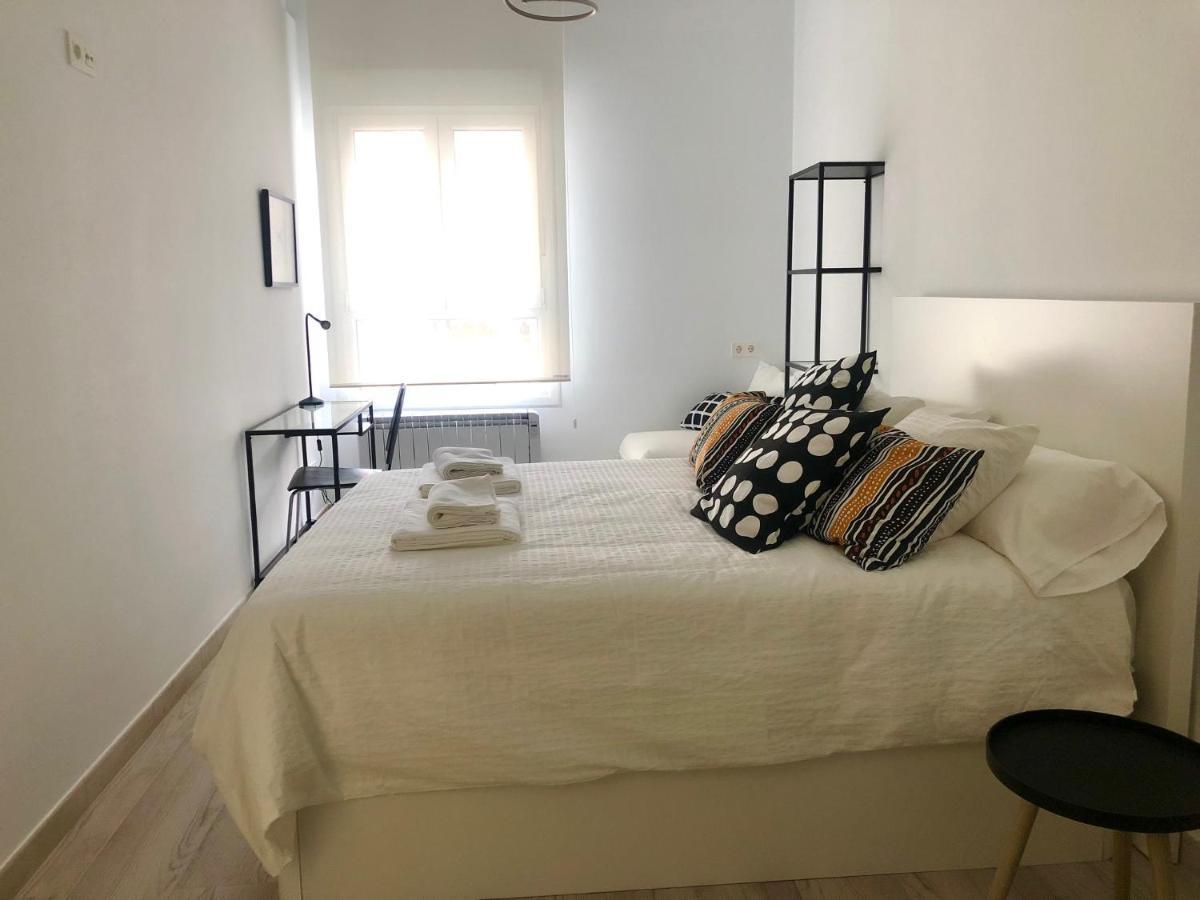 Foodies Location. Surf. Netflix . 3 Bdr *