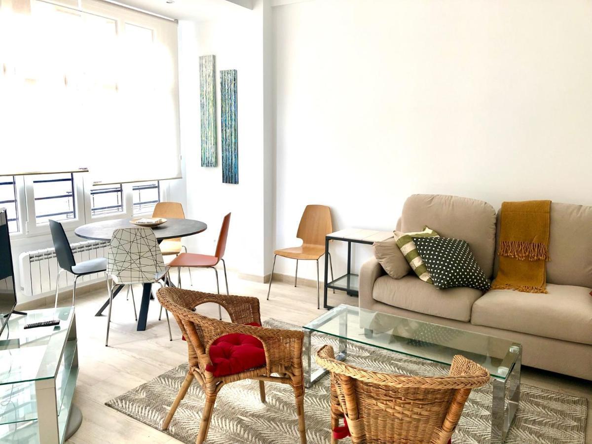 Foodies Location. Surf. Netflix . 3 Bdr *
