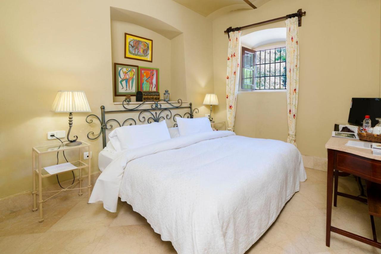 Guest house Casa De Bates 3*