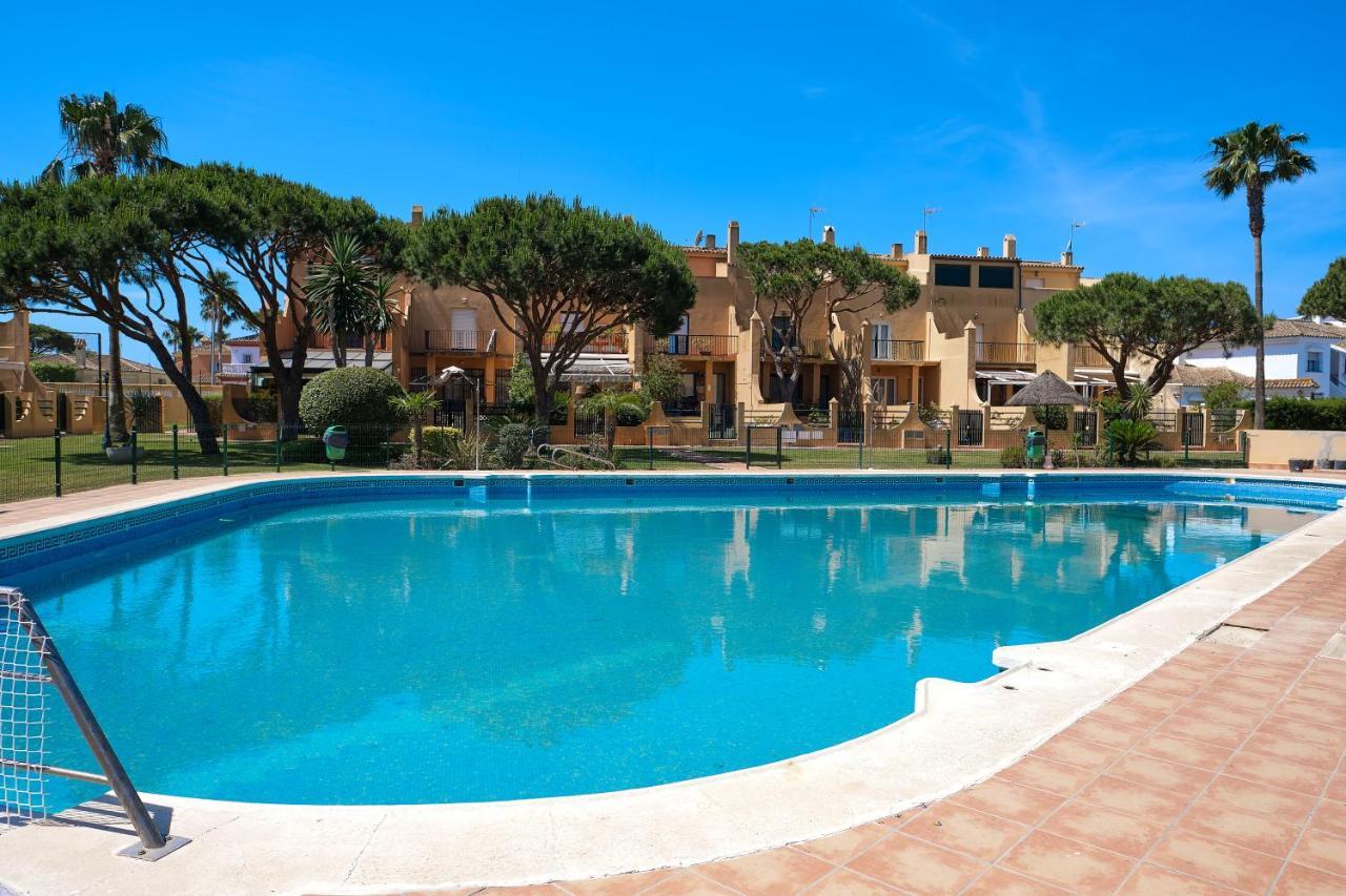 Adosado Con Jardín Y Piscina En Chiclana Barrosa-sancti Petri Сasa de vacaciones *