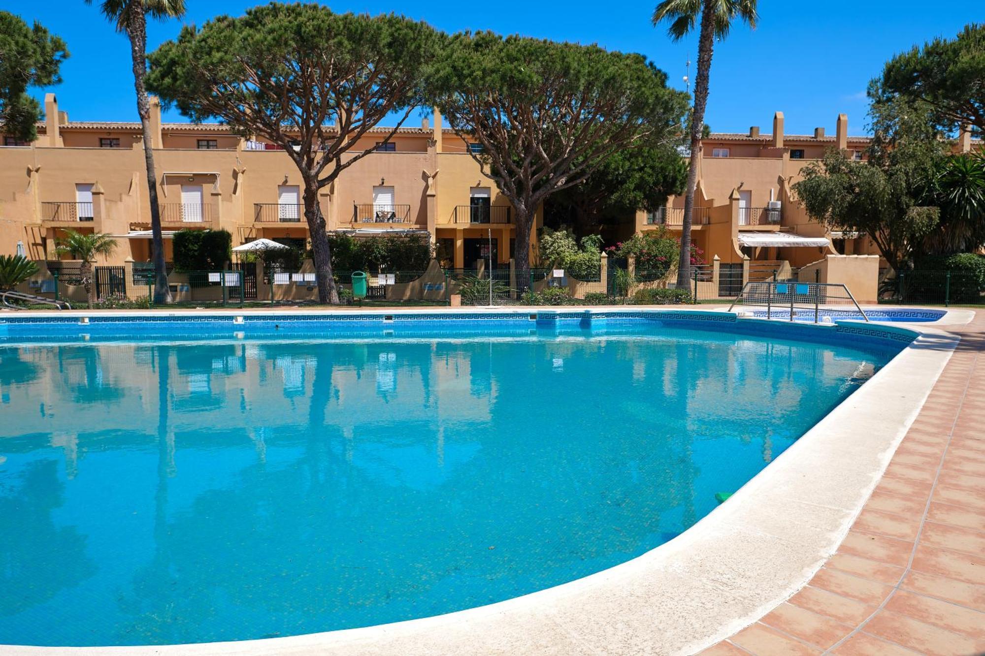 Сasa de vacaciones Adosado Con Jardín Y Piscina En Chiclana Barrosa-sancti Petri *