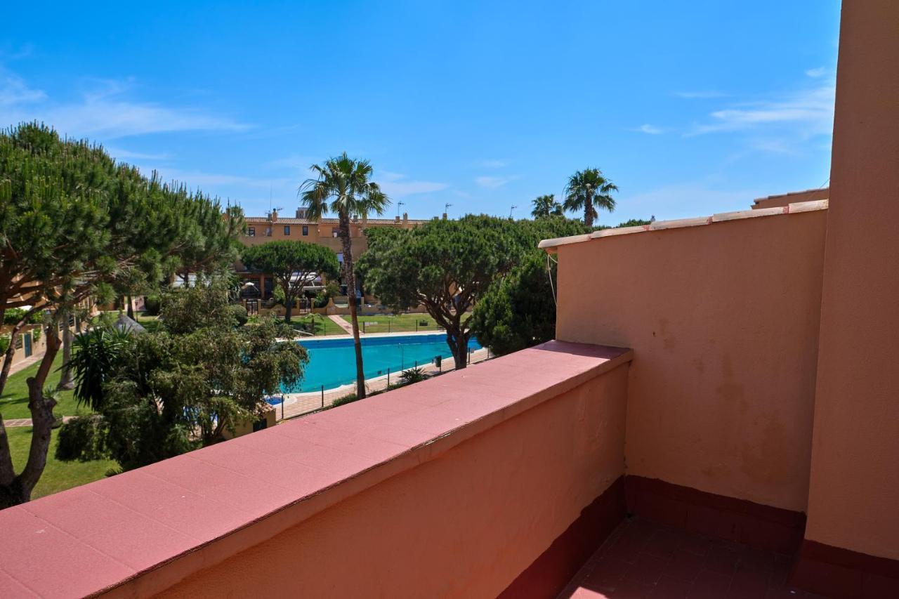 Adosado Con Jardín Y Piscina En Chiclana Barrosa-sancti Petri