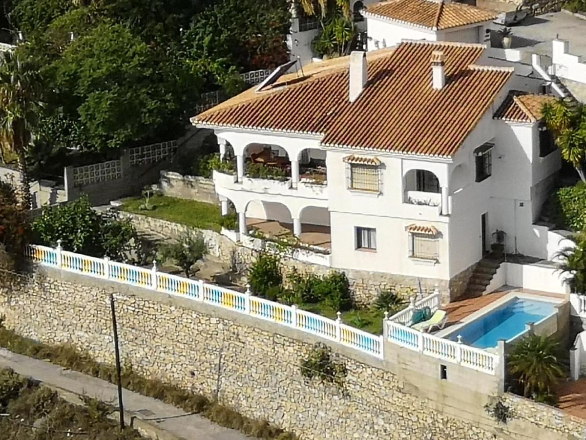 House In A Cove *