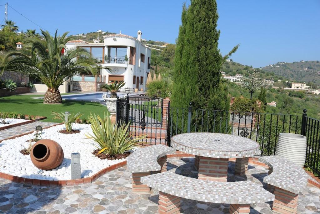 Exceptional Costa Del Sol El Espuela For 8 Heated Pool Amazing Views & Quality *