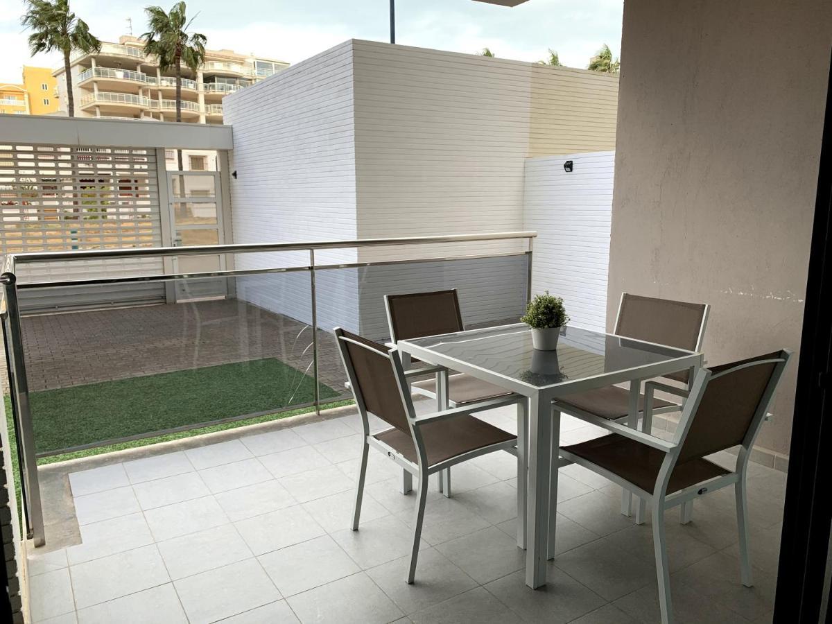 Con Jardín En Primera Linea De Playa Con Parking Y Piscina Apartamento *