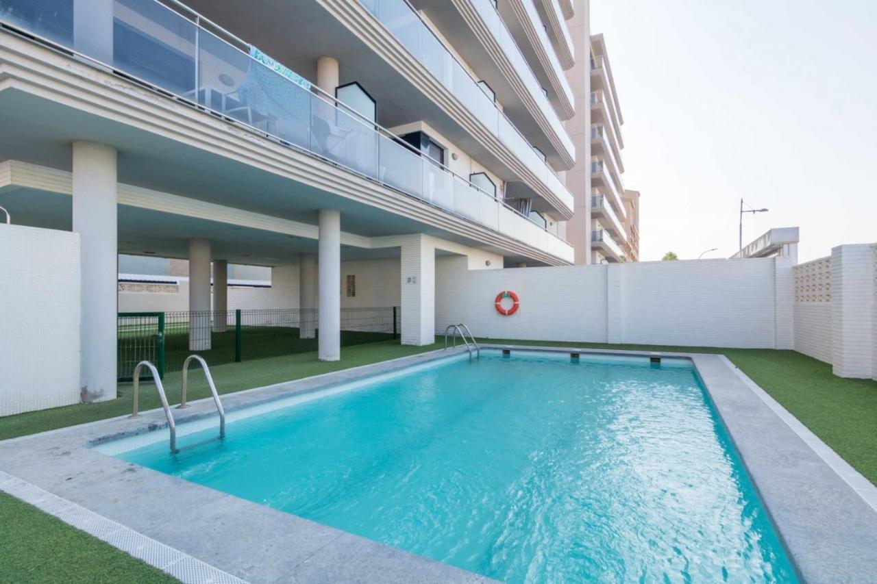 Con Jardín En Primera Linea De Playa Con Parking Y Piscina Apartamento