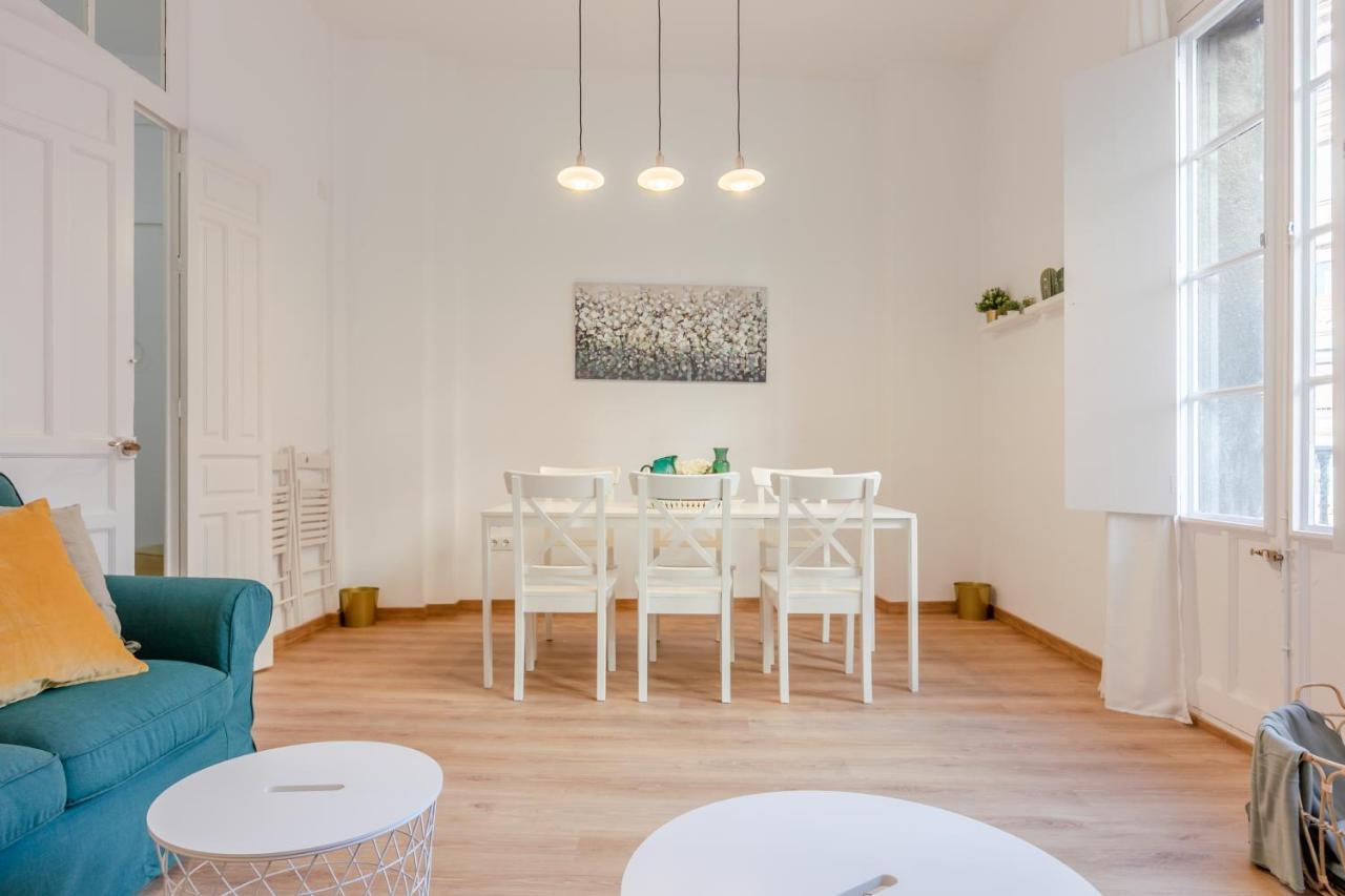 Apartamento La Campana, Con Un Balcón Que Te Enamorará Del Ambiente De Sevilla