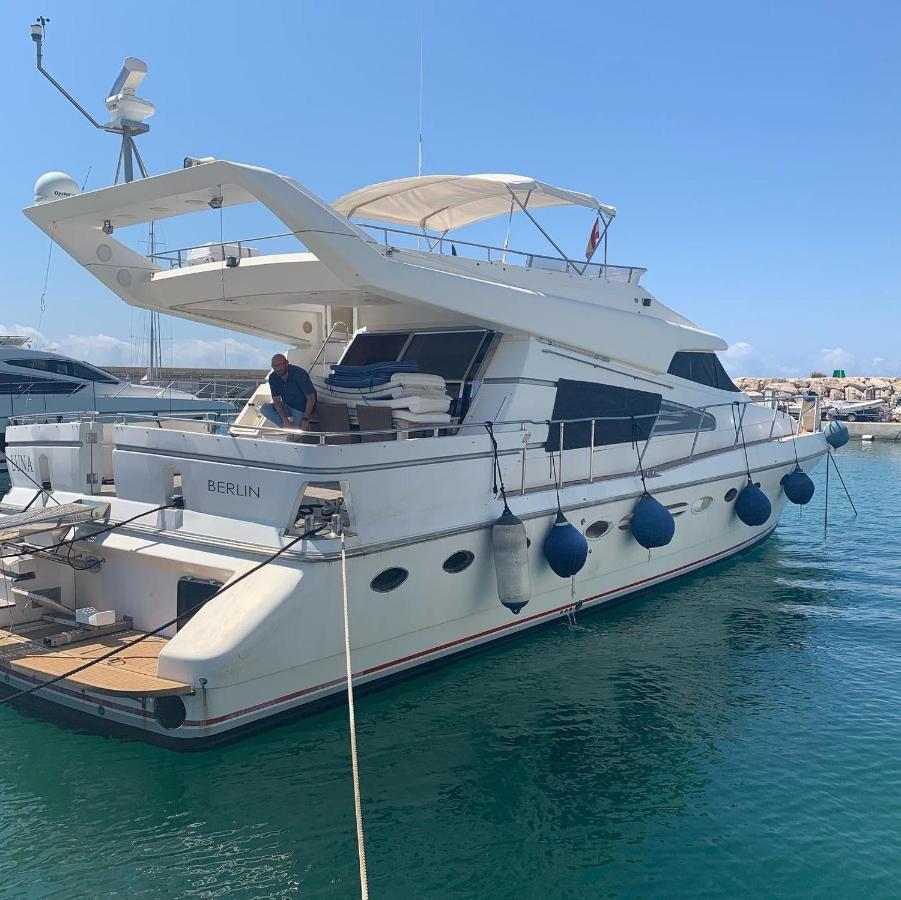 Hotel en barco Luna Badalona