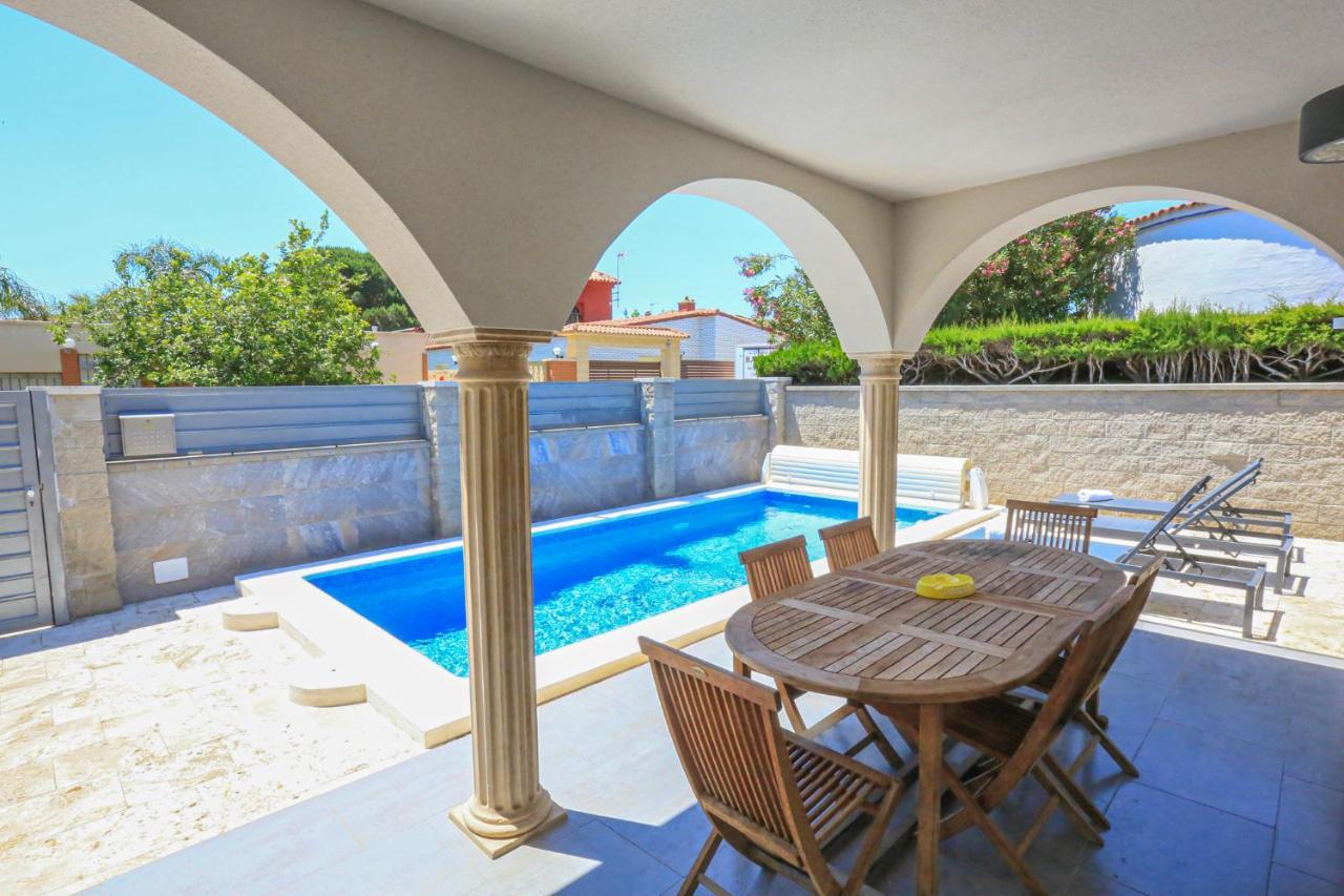 Hidalgo Only Families Villa Cambrils