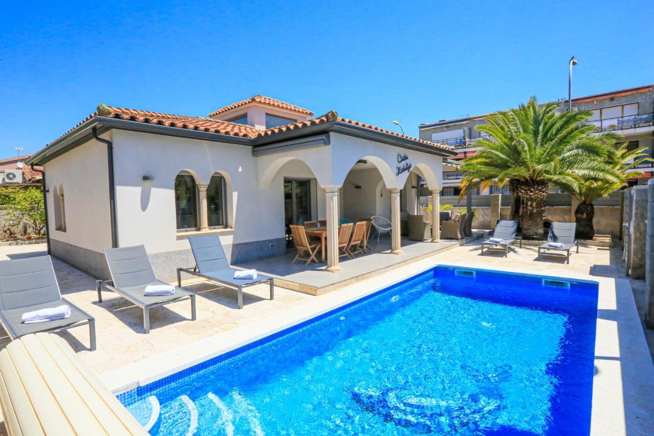 Hidalgo Only Families Villa Cambrils