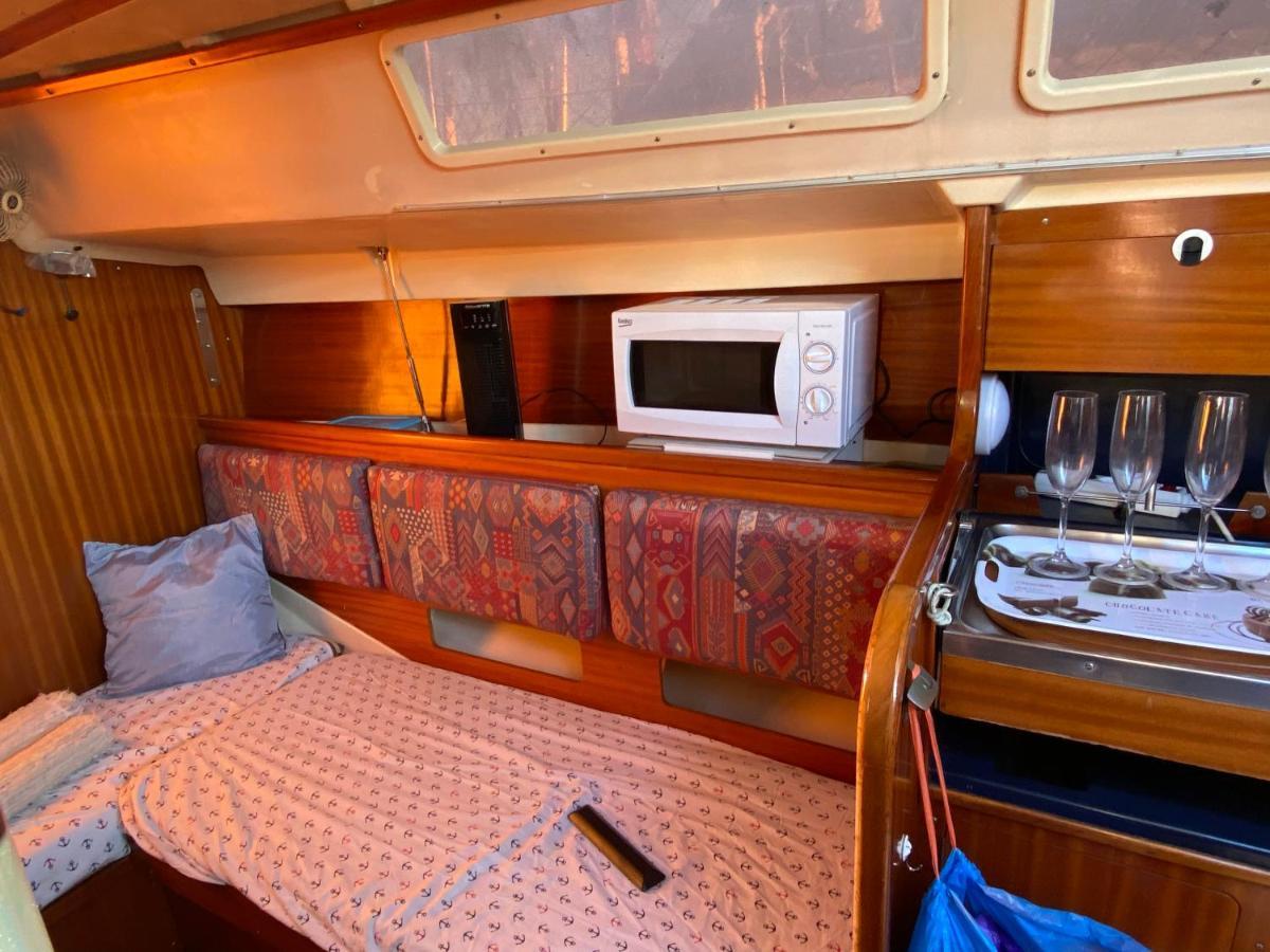 Hotel en barco Welcome Aboard Yacht Cruiser! Mataró
