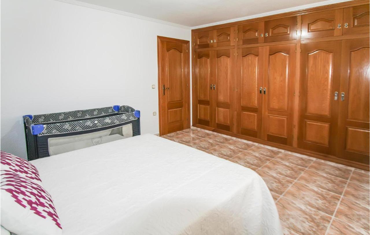 Apartment 4 Bedroom Gorgeous In Santa Pola