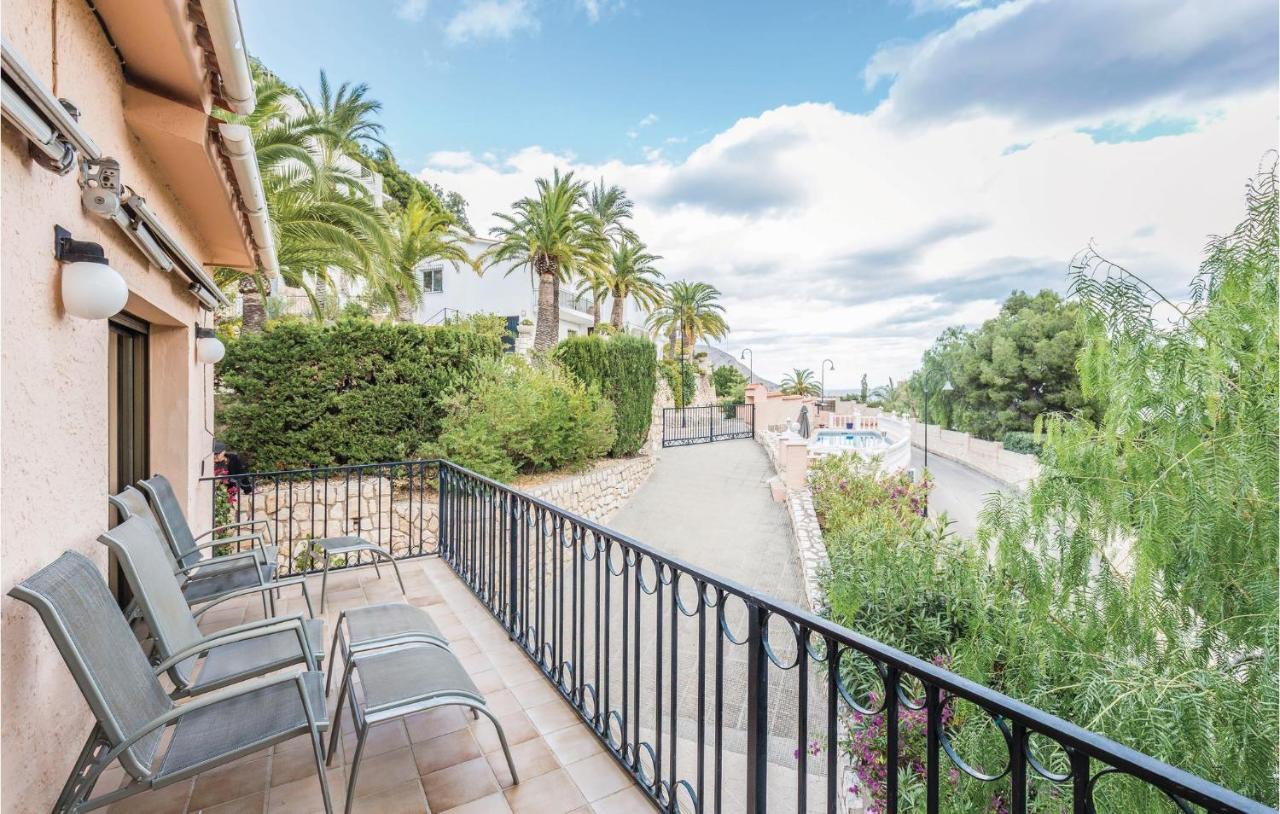 Amazing In With Outdoor Swimming Pool *