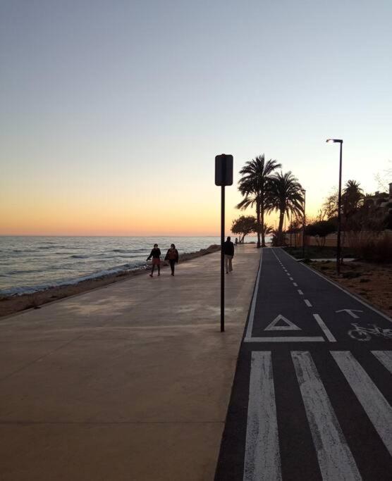 Piso Junto Al Mar Ocho Personas Máximo Apartamento
