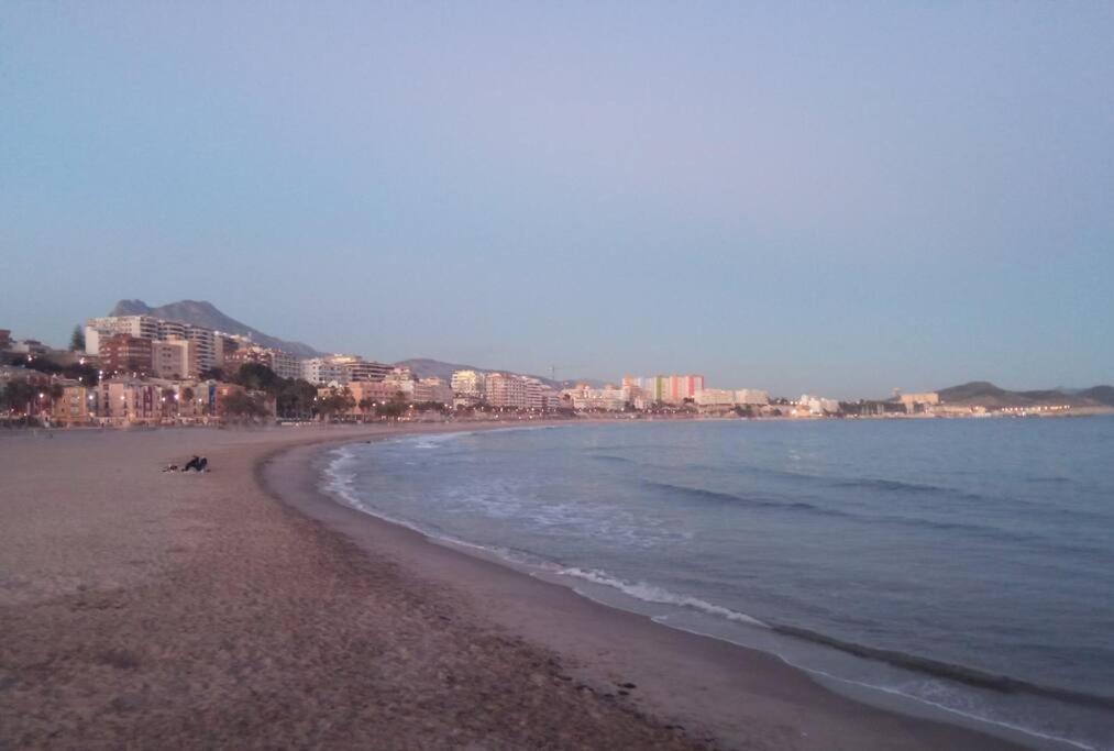 Piso Junto Al Mar Ocho Personas Máximo Apartamento