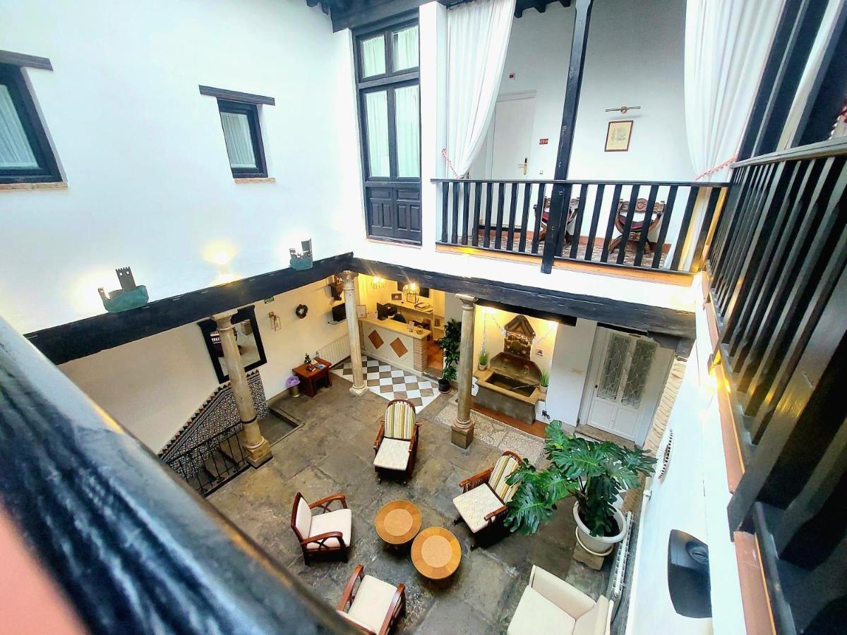 Rosa De Oro Hotel 3*