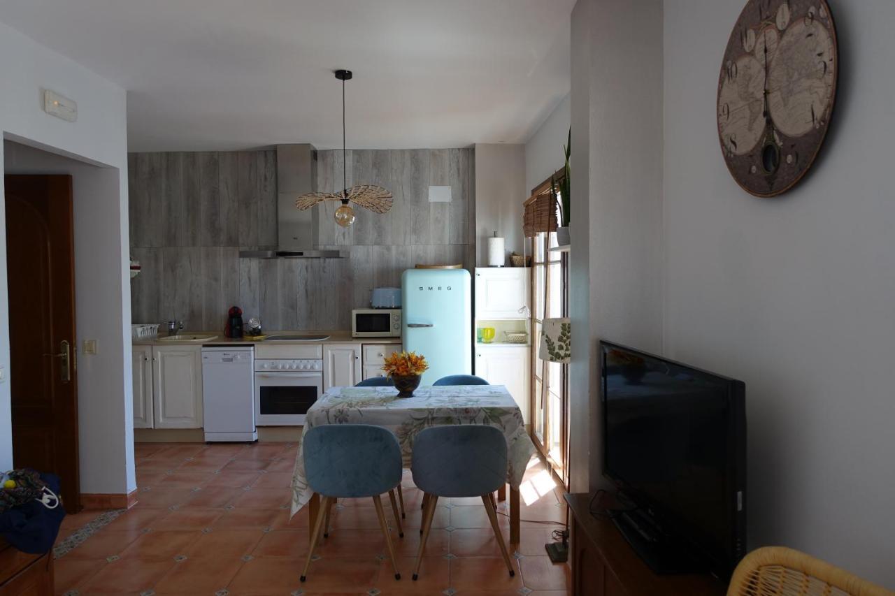Atlantika, Solo Familias O Parejas Apartment