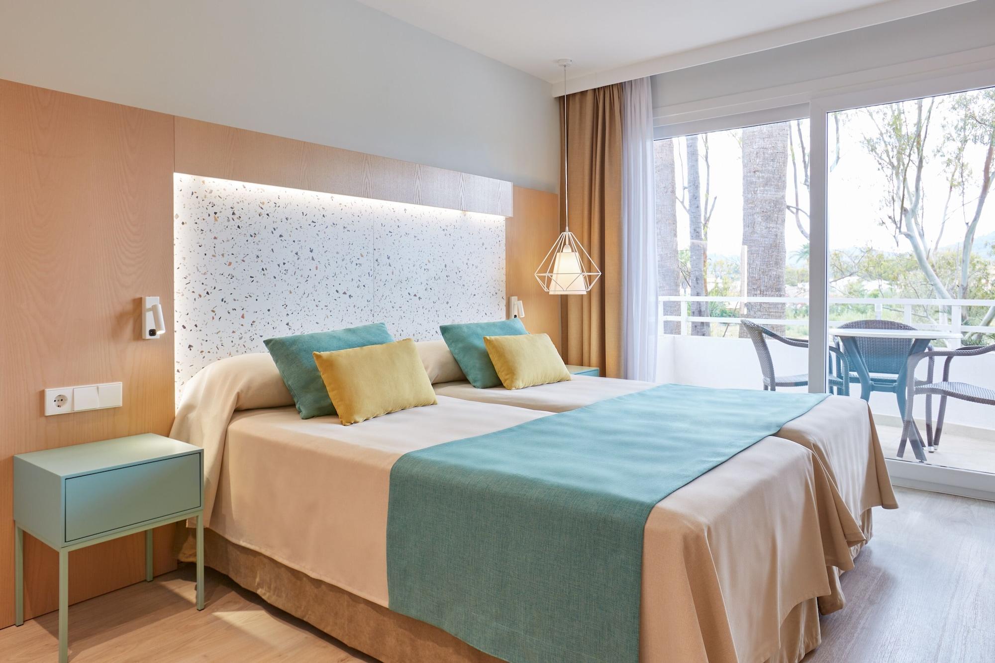 Aparthotel Universal Elisa 4*