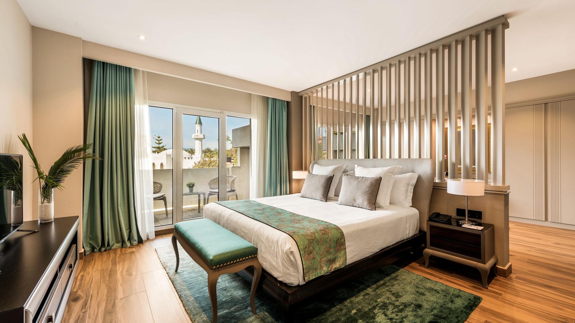 Alanda Hotel 5*