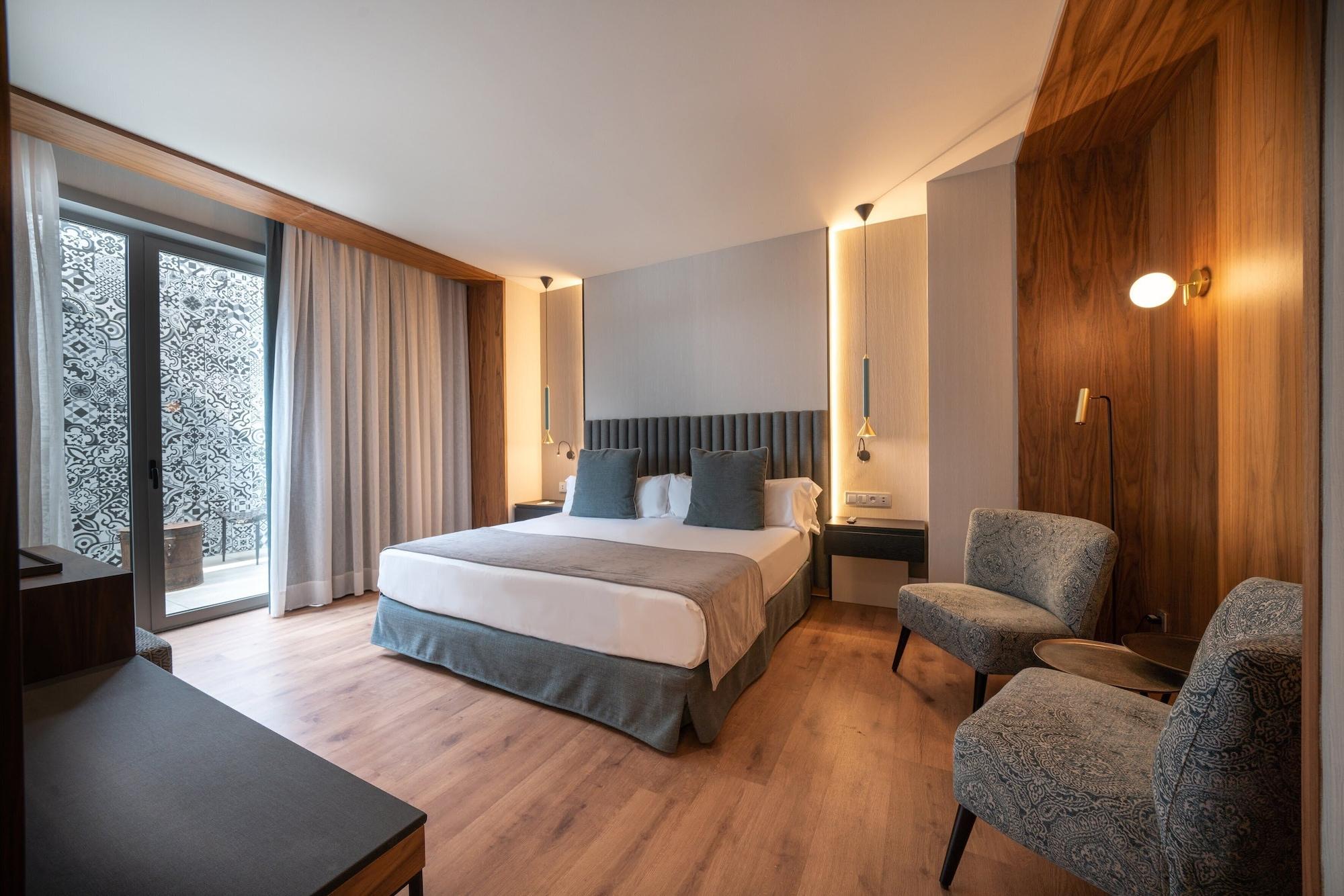 Catalonia Plaza 4*