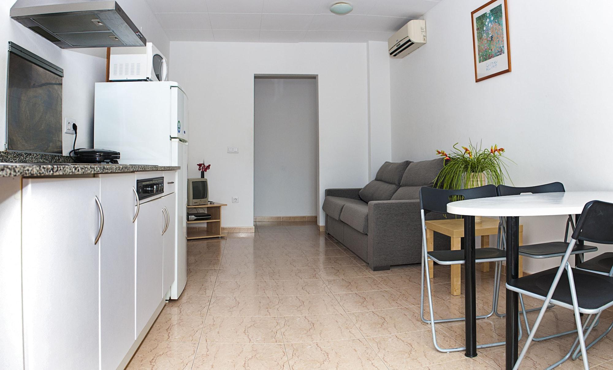 Iris Aparthotel