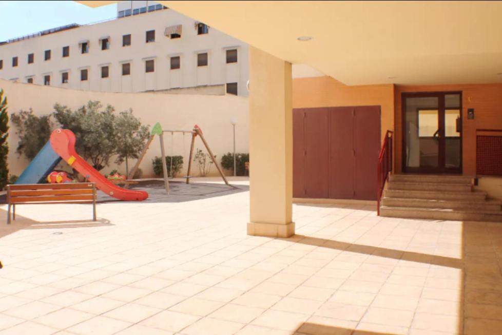 Encantador apartamento con piscina, wifi y parking