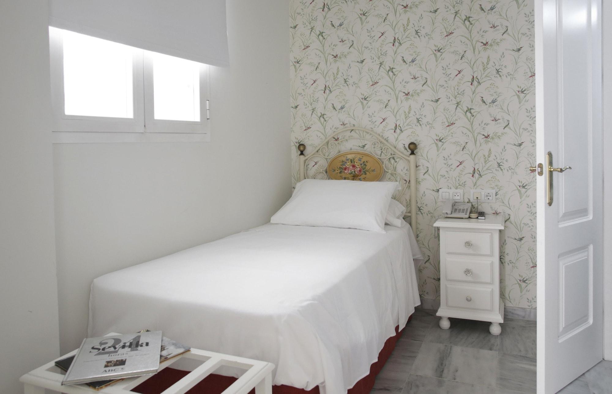Basic Puerta De Hotel Sevilla