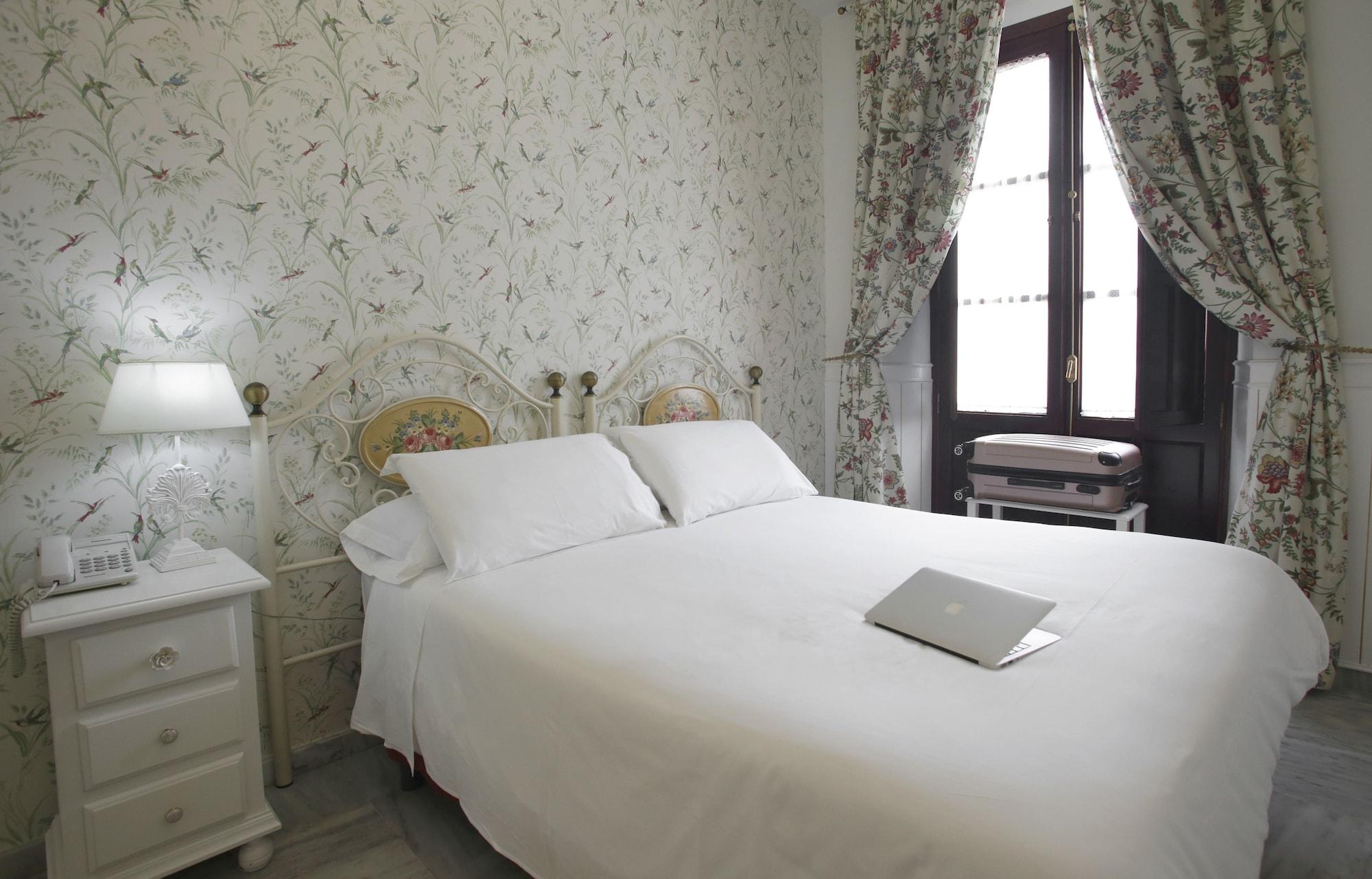 Basic Puerta De Hotel Sevilla