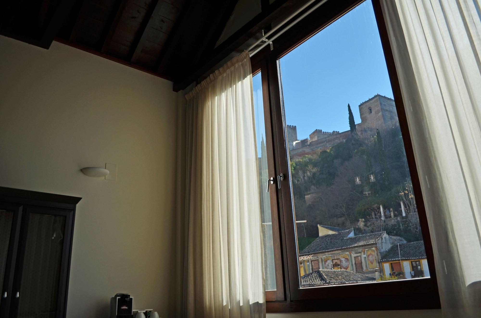 Shine Albayzin Hotel 3*