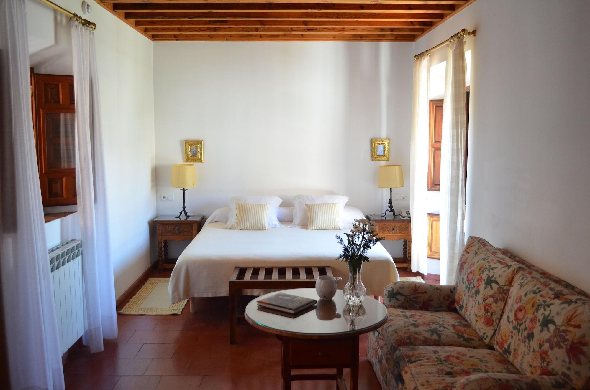 Santa Isabel La Real Hotel