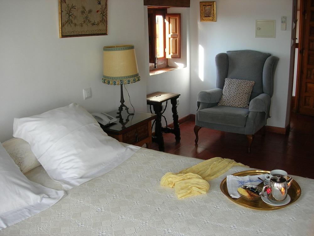 Hotel Santa Isabel La Real 3*