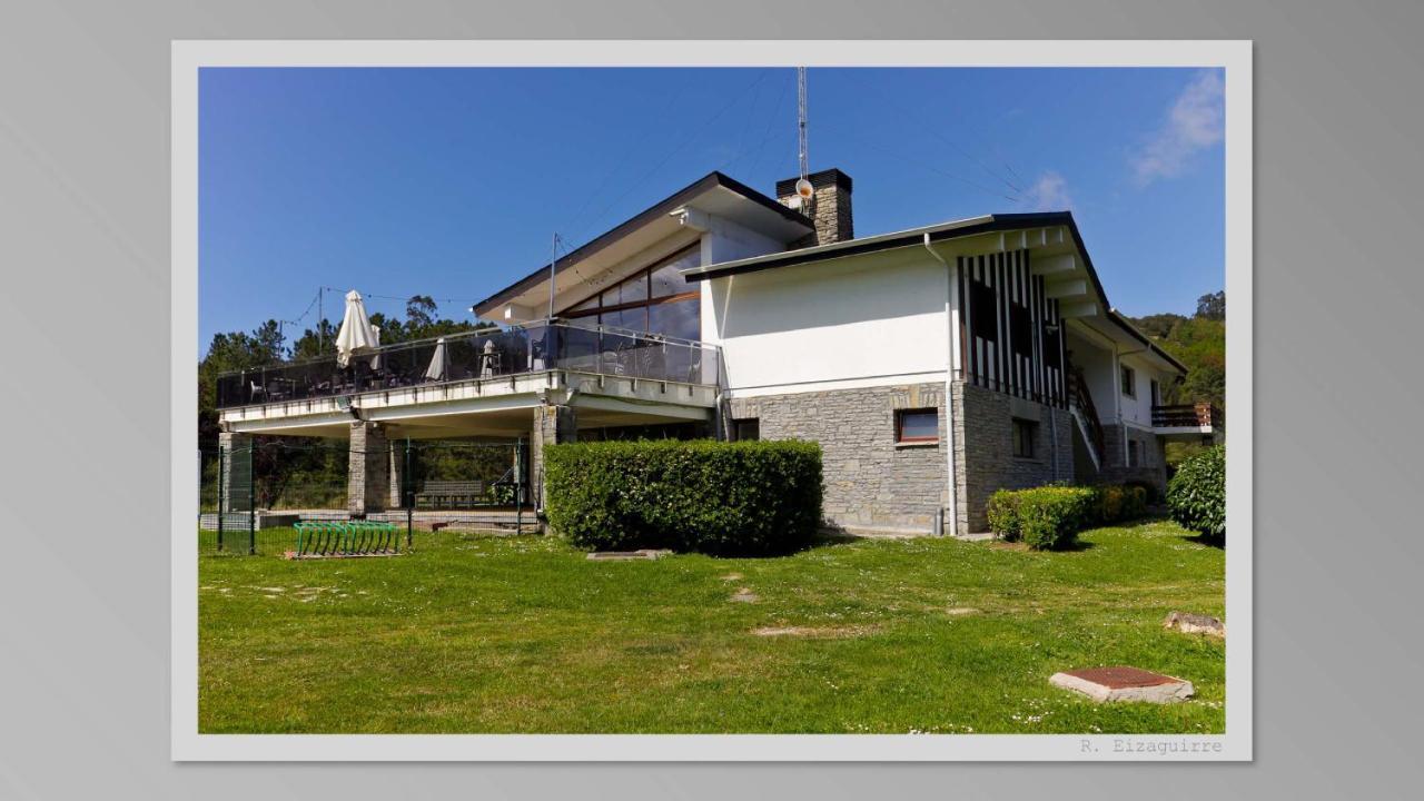Port, Piscina Y Club Social