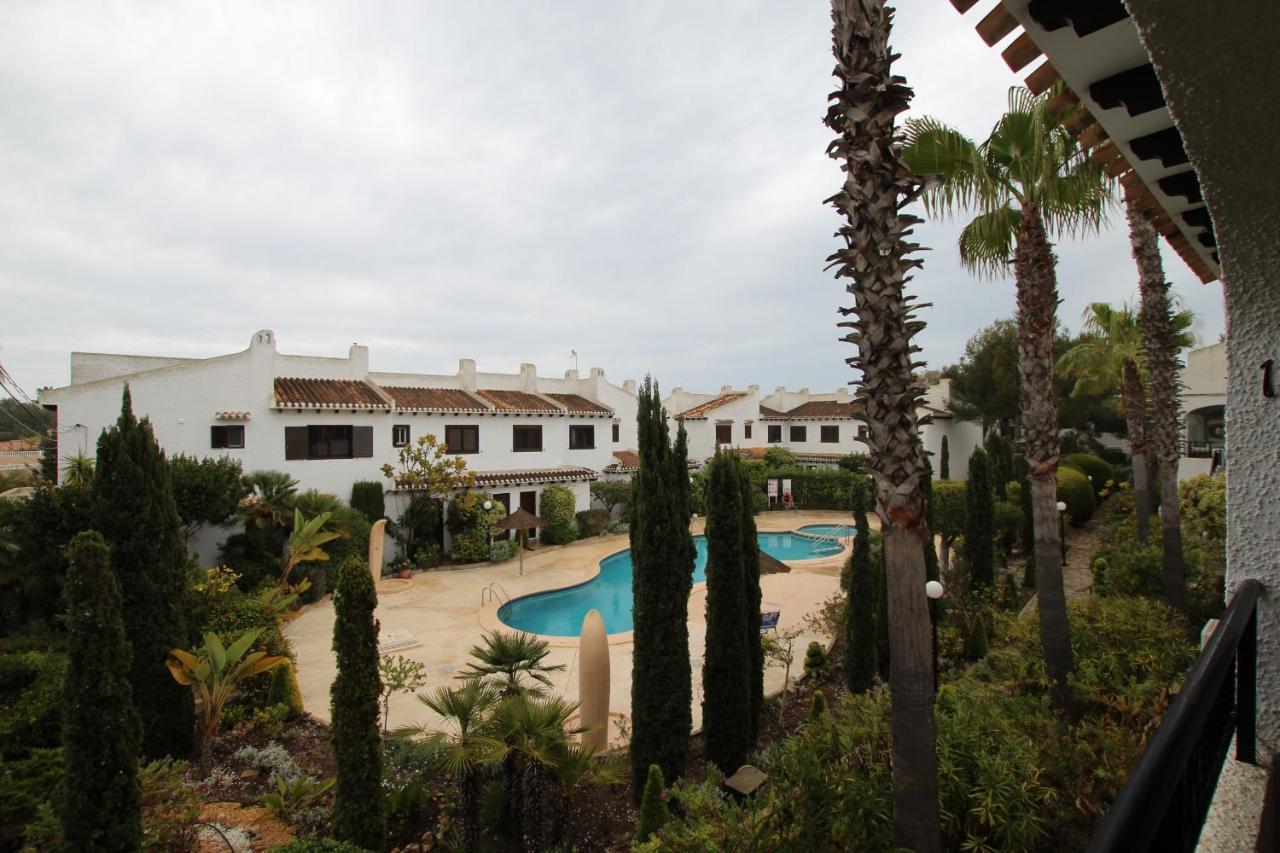Adosado En Angius, Con Piscina Comunitaria *