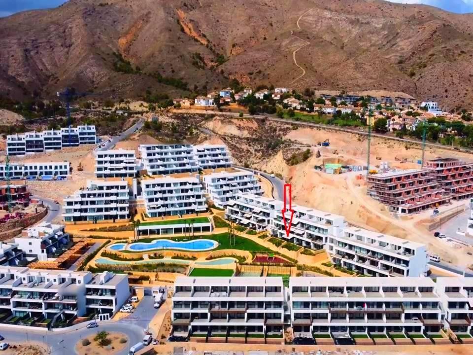 Bungalow De Luxe De La Clase En Benidorm En La Urbanización Camporrosso Village *