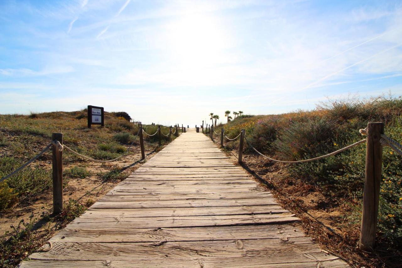 Global Properties, Nuevo En La Playa De Apartment
