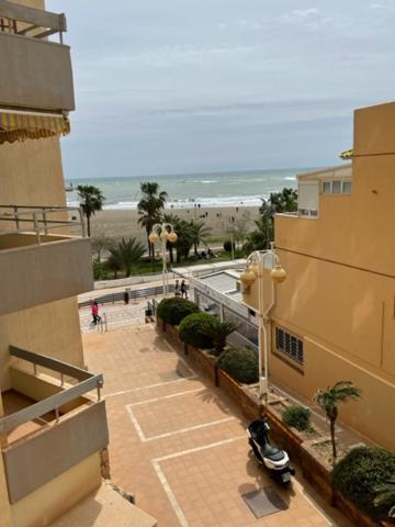 Precioso Apartamento En Primera De Línea De Playa *