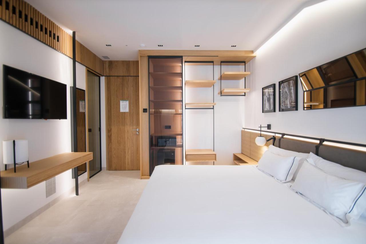 Myr Puerta Serranos Valencia