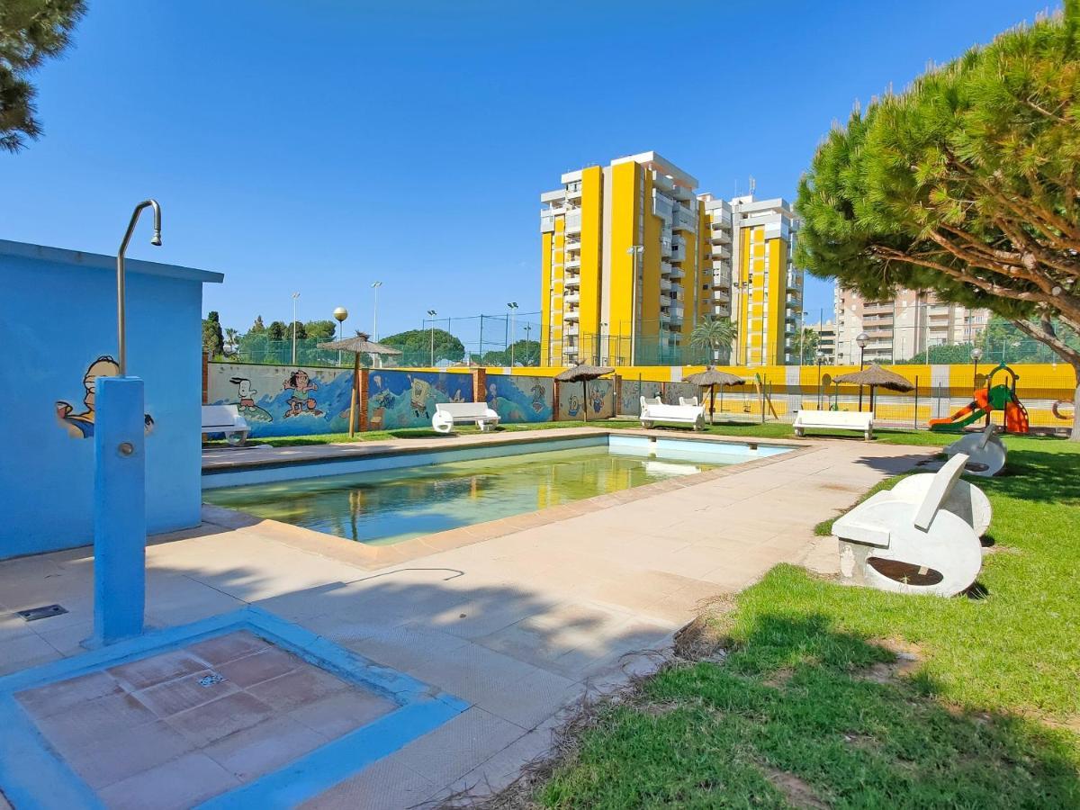 Global Properties, Practico Con Piscina En Residencial Brezo Canet *