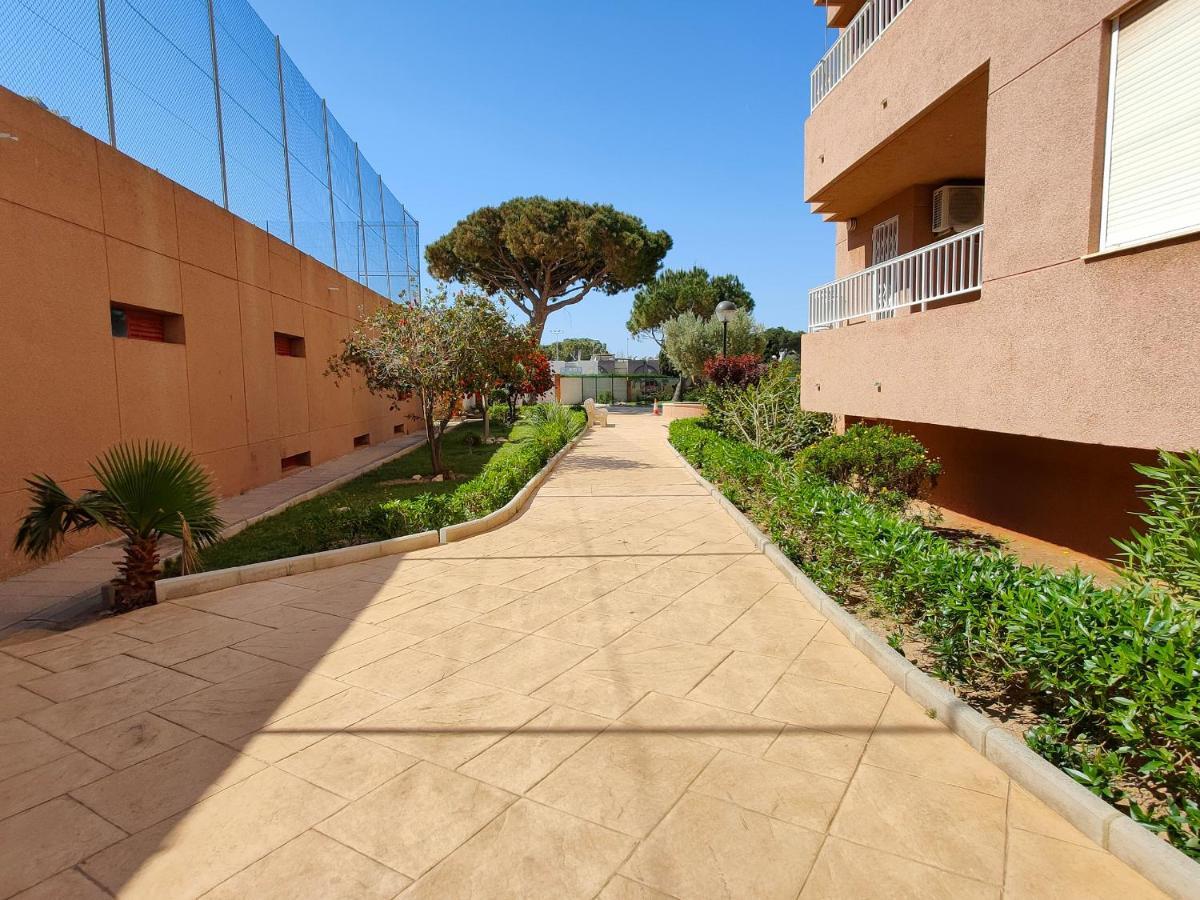 Global Properties, Practico Con Piscina En Residencial Brezo Canet