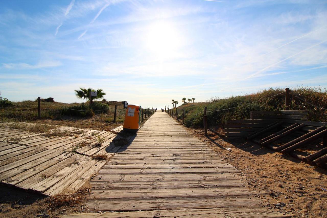 Global Properties, Practico Con Piscina En Residencial Brezo Canet *