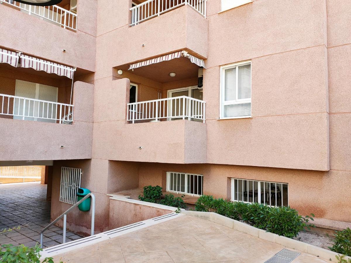 Global Properties, Practico Con Piscina En Residencial Brezo Canet *